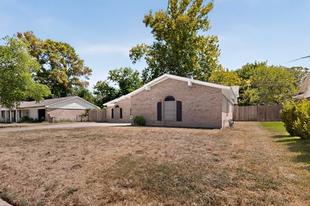 7448 Van Natta Lane, Fort Worth, TX 76112