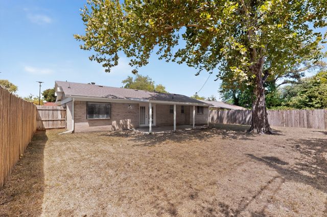 7448 Van Natta Lane, Fort Worth, TX 76112
