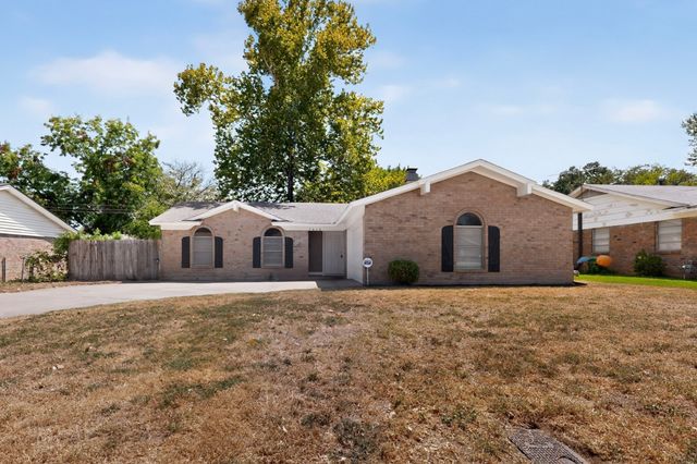 7448 Van Natta Lane, Fort Worth, TX 76112