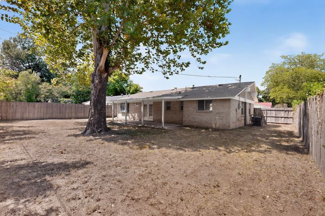 7448 Van Natta Lane, Fort Worth, TX 76112