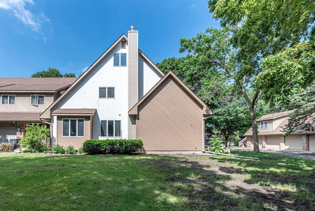 1607 Pleasant View Drive, North Mankato, MN 56003