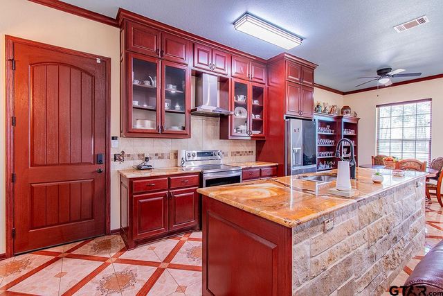 6045 County Road 1110, Grand Saline, TX 75140