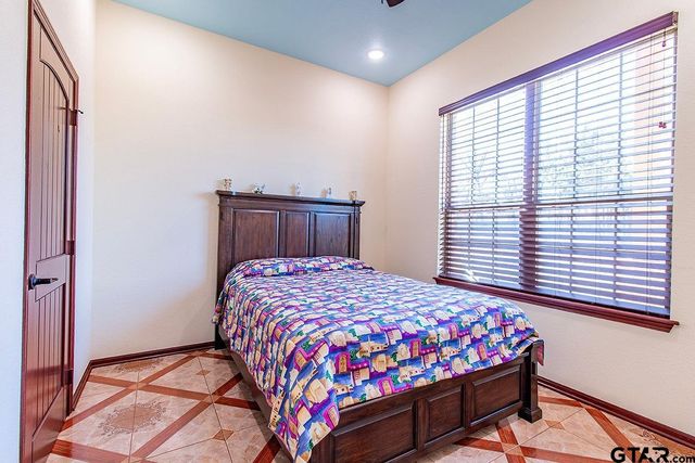 6045 County Road 1110, Grand Saline, TX 75140