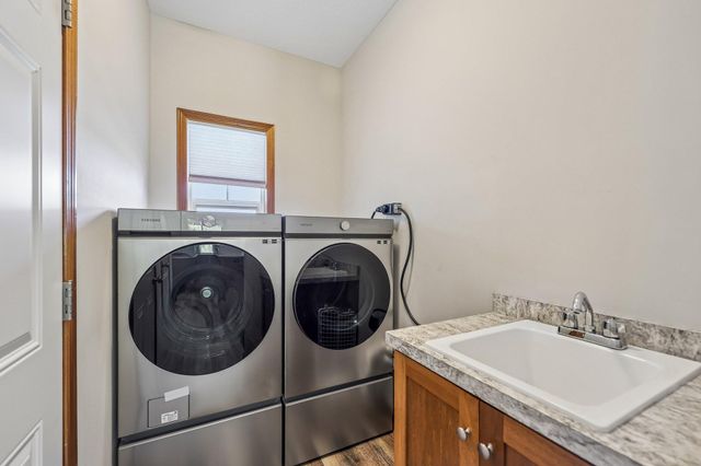 126 9th Avenue NE, Isanti, MN 55040