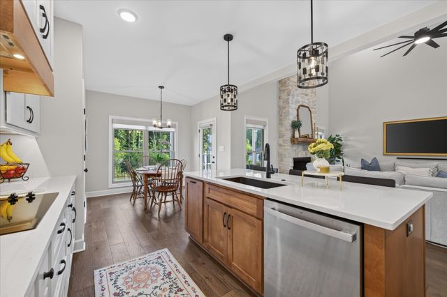 580 Bowden Dr, Clarksville, TN 37043