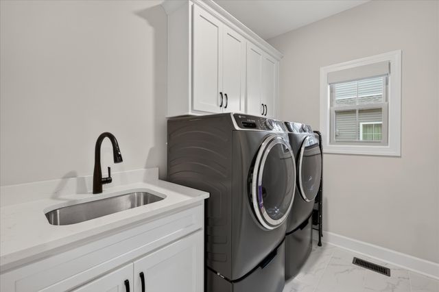 580 Bowden Dr, Clarksville, TN 37043