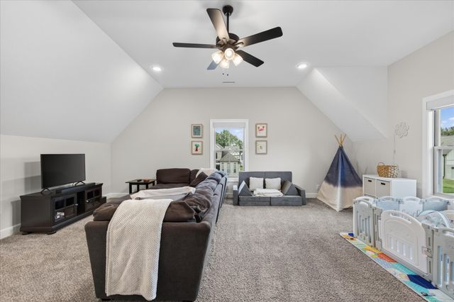 580 Bowden Dr, Clarksville, TN 37043