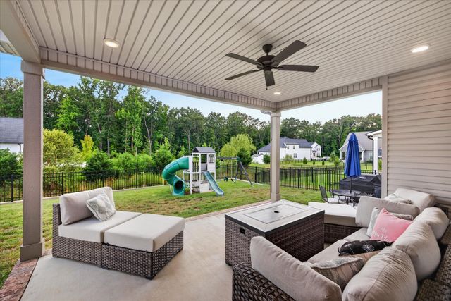 580 Bowden Dr, Clarksville, TN 37043