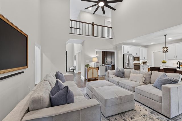 580 Bowden Dr, Clarksville, TN 37043