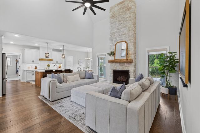 580 Bowden Dr, Clarksville, TN 37043