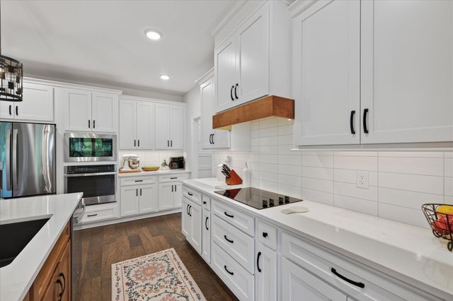 580 Bowden Dr, Clarksville, TN 37043