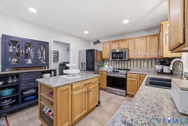 3606 Ivyridge Dr, Chester, VA 23831