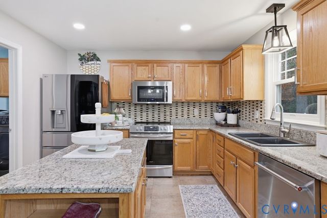 3606 Ivyridge Dr, Chester, VA 23831