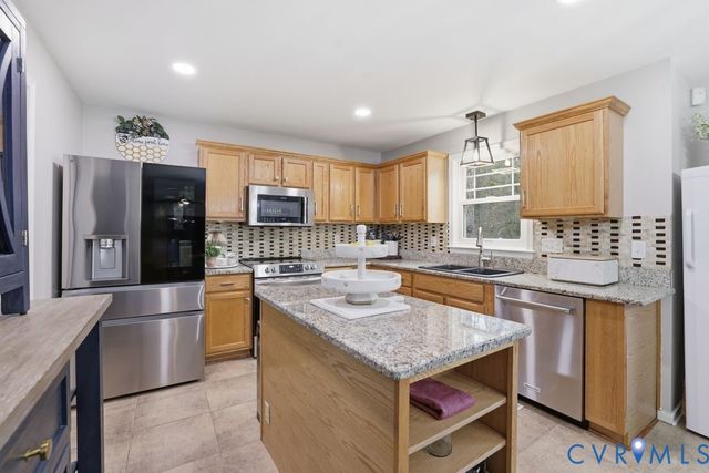 3606 Ivyridge Dr, Chester, VA 23831