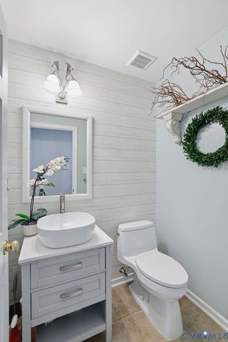 3606 Ivyridge Dr, Chester, VA 23831