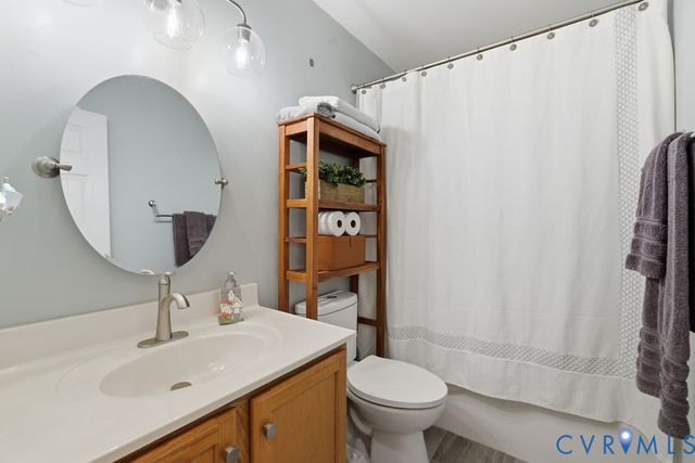 3606 Ivyridge Dr, Chester, VA 23831