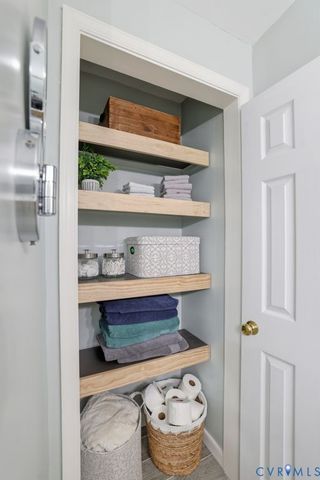 3606 Ivyridge Dr, Chester, VA 23831