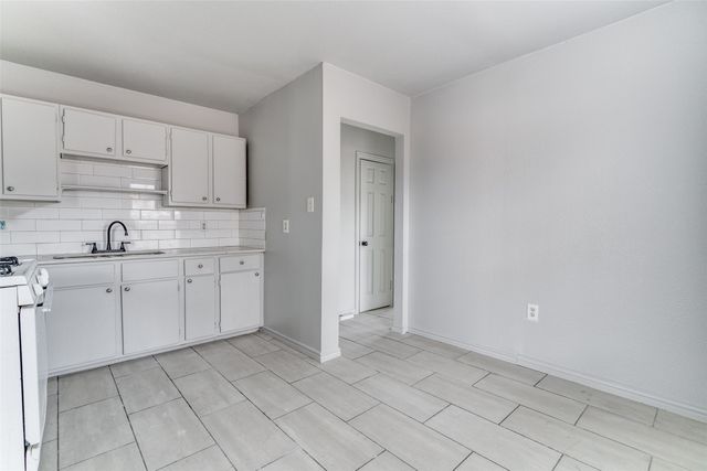 7911 Wanebe Drive, Dallas, TX 75235