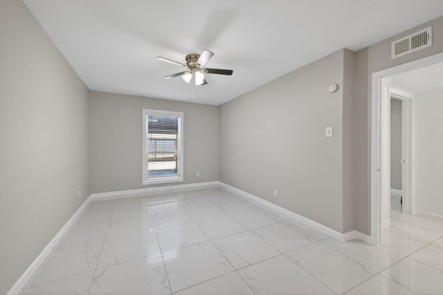 10600 S Post Oak Road 101, Houston, TX 77035