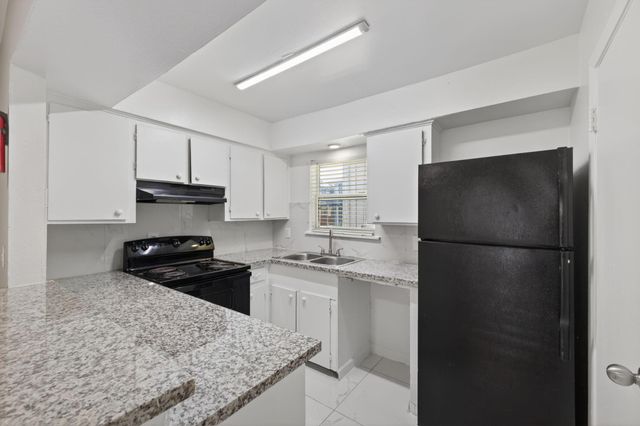 10600 S Post Oak Road 101, Houston, TX 77035