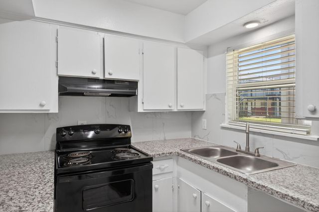 10600 S Post Oak Road 101, Houston, TX 77035
