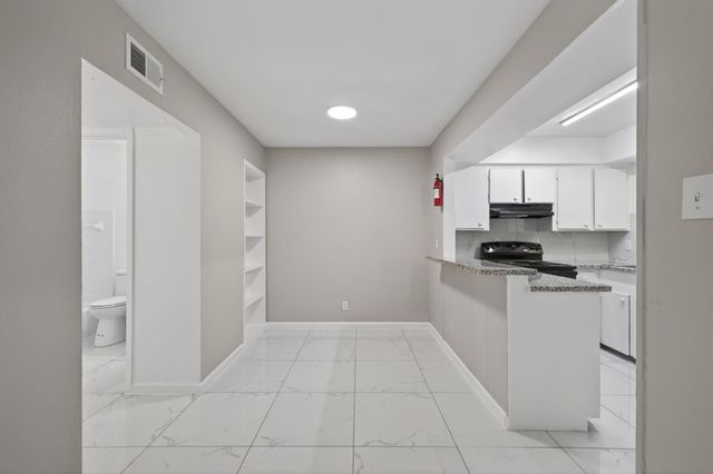 10600 S Post Oak Road 101, Houston, TX 77035