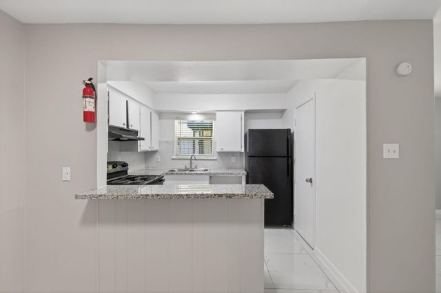 10600 S Post Oak Road 101, Houston, TX 77035