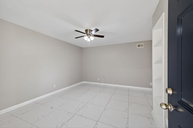10600 S Post Oak Road 101, Houston, TX 77035