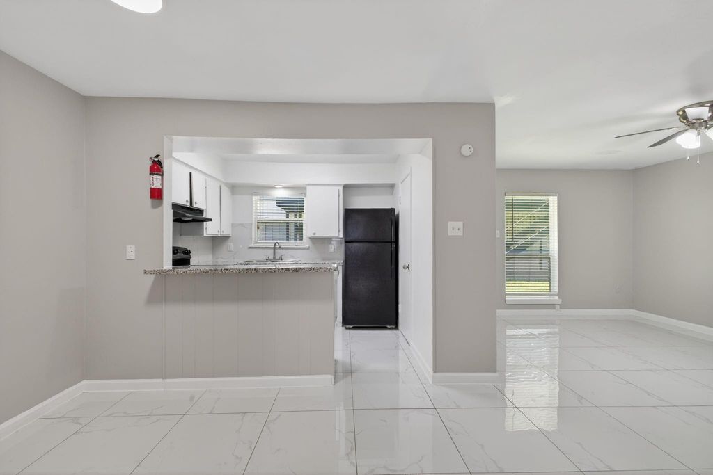 10600 S Post Oak Road 101, Houston, TX 77035