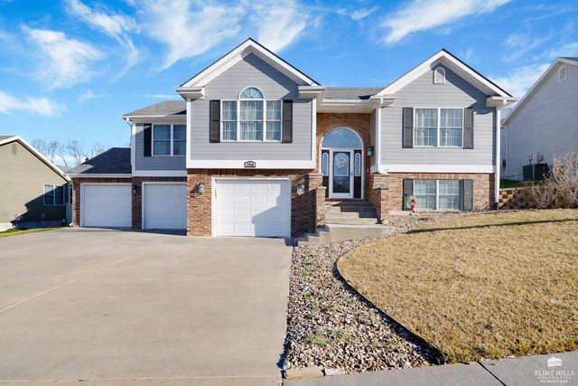 2210 Ponca Drive, Junction City, KS 66441