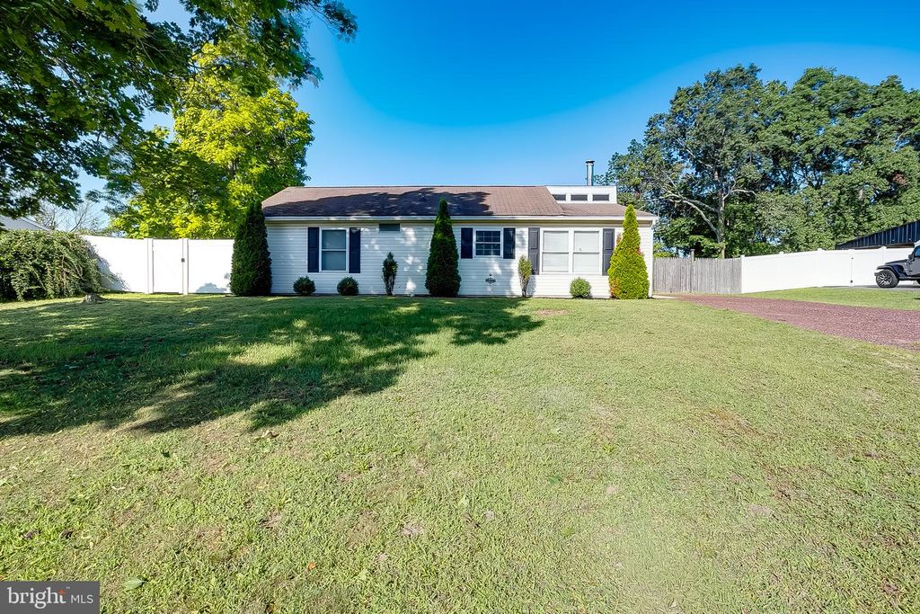 19 DUNDALK LN, SICKLERVILLE, NJ 08081 — photo 2