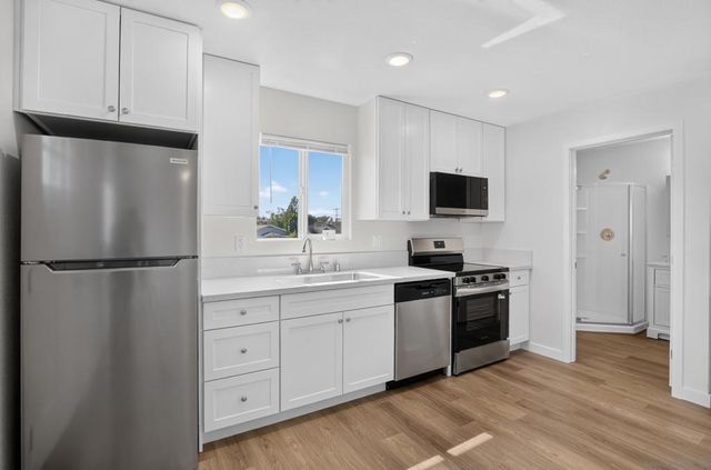 4131 45th St 2, San Diego, CA 92105