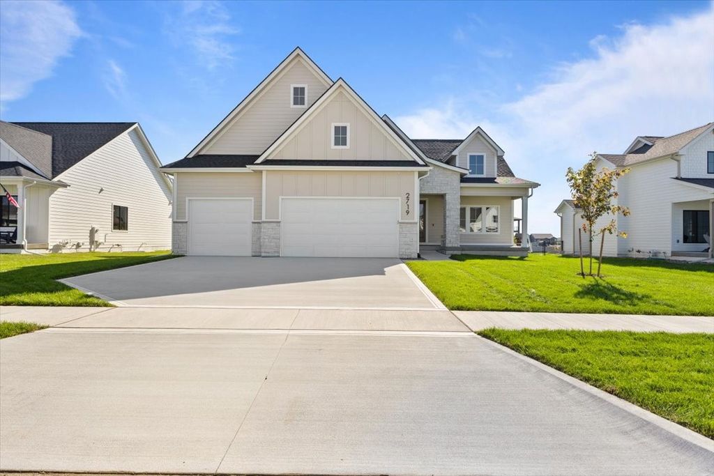 2719 NW Greenwood Street, Ankeny, IA 50023