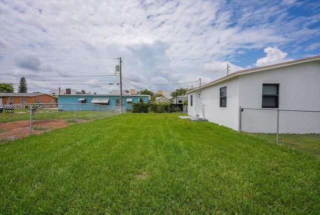 813 NW 6th Avenue, Florida City, FL 33034
