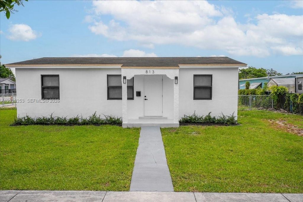 813 NW 6th Avenue, Florida City, FL 33034