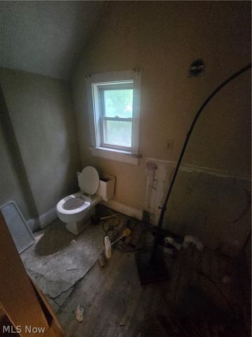 975 Owen Avenue, Akron, OH 44311