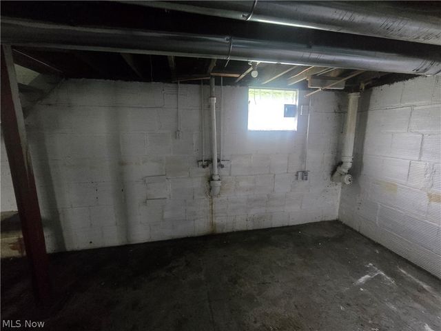 975 Owen Avenue, Akron, OH 44311
