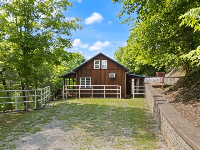 1205 Burton Williams Road, Irvine, KY 40336