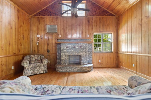 1205 Burton Williams Road, Irvine, KY 40336