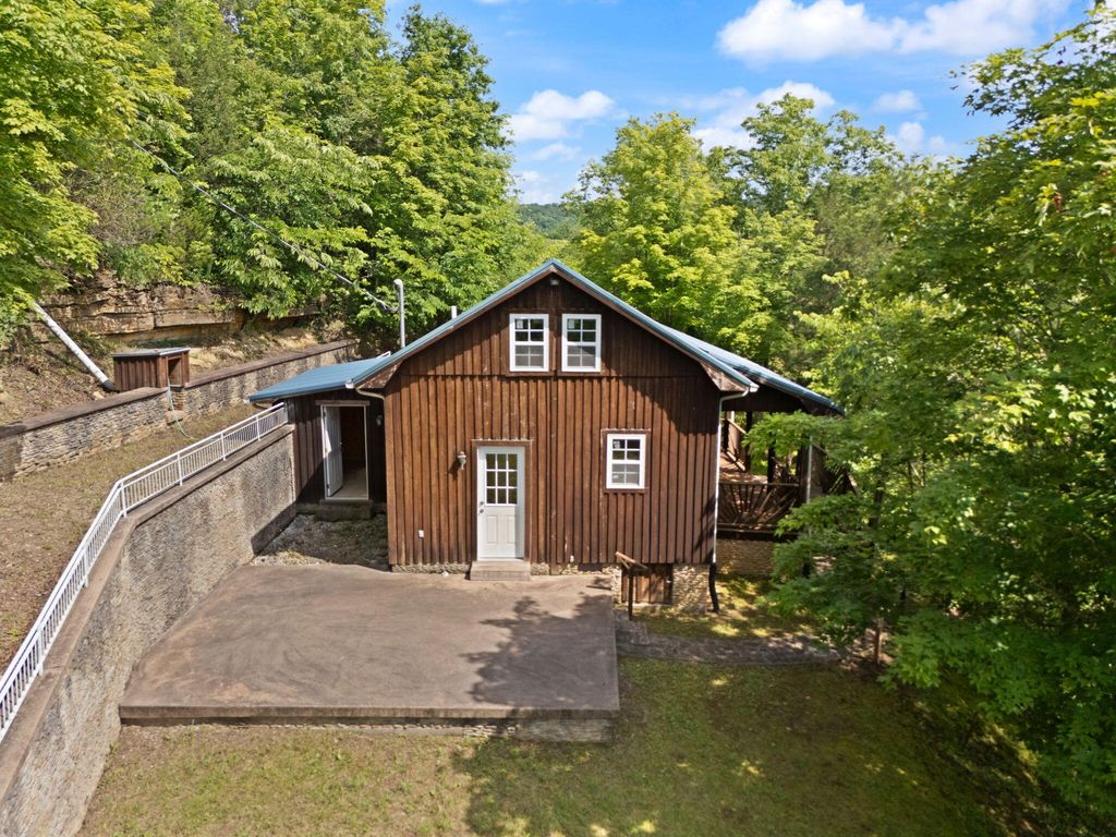 1205 Burton Williams Road, Irvine, KY 40336