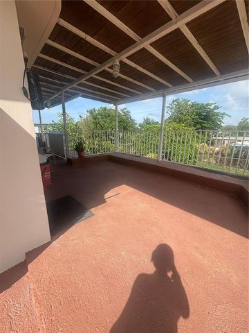 402 URB COUNTRY CLUB MD18, Carolina, PR 00979