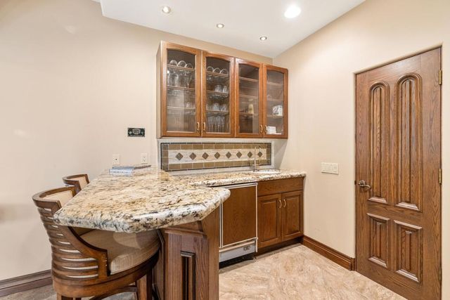 345 Crest Lake Drive, Palm Desert, CA 92211