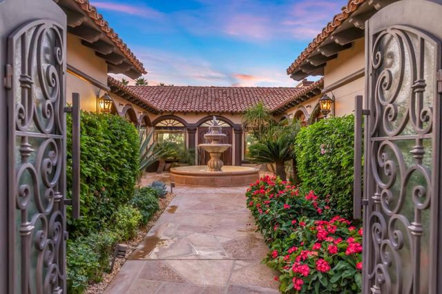 345 Crest Lake Drive, Palm Desert, CA 92211