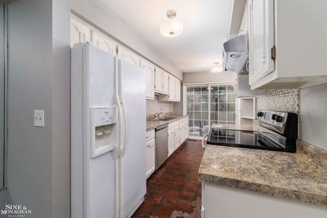 22029 Shore Pointe Lane, Saint Clair Shores, MI 48080