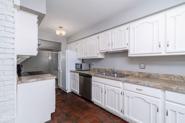 22029 Shore Pointe Lane, Saint Clair Shores, MI 48080