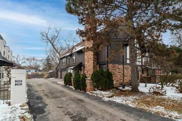 22029 Shore Pointe Lane, Saint Clair Shores, MI 48080