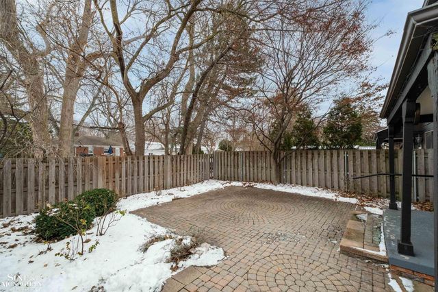 22029 Shore Pointe Lane, Saint Clair Shores, MI 48080