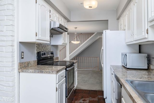 22029 Shore Pointe Lane, Saint Clair Shores, MI 48080