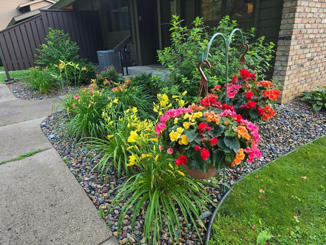 165 Birnamwood Drive, Burnsville, MN 55337