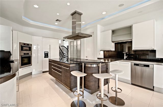 4944 Normandy CT, Cape Coral, FL 33904